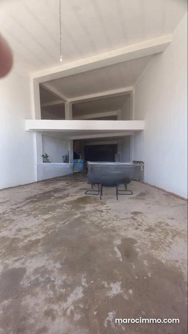 A louer local commercial 250m2 Franceville — 3