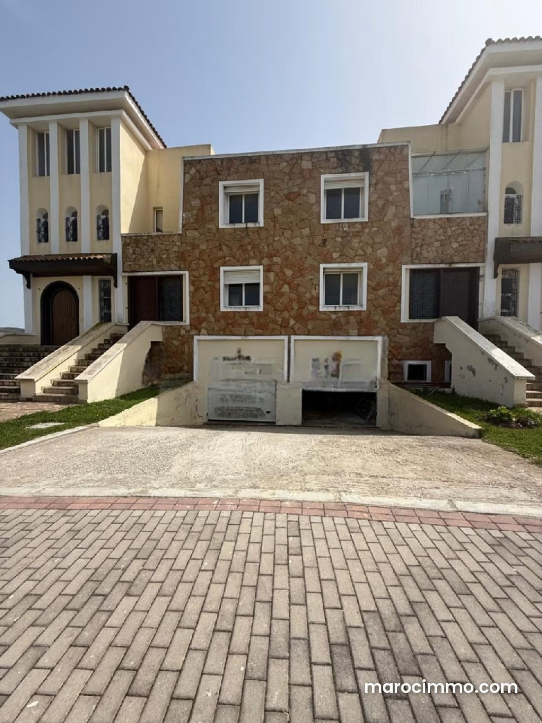 شقة بطابقين فاخرة مع حديقة خاصة للبيع بحي منار طنجة — طنجة