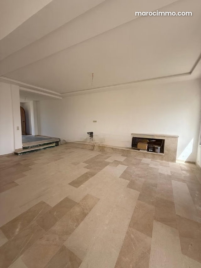 Duplex lumineux 4 chambres a vendre — 5