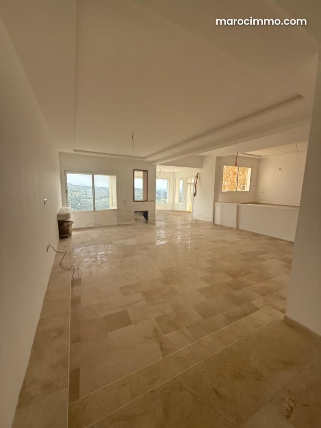 Duplex lumineux 4 chambres a vendre — 4