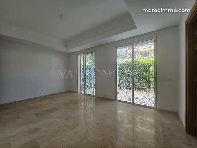 Location Rez de jardin 300m2 3chambres, Casa Finance City — 4