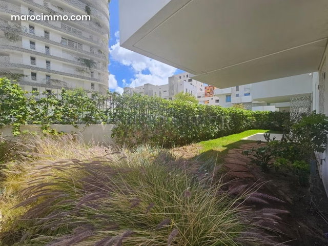 Location Rez de jardin 300m2 3chambres, Casa Finance City — 2