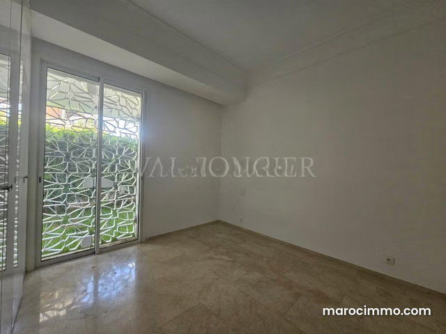 Location Rez de jardin 300m2 3chambres, Casa Finance City — 5