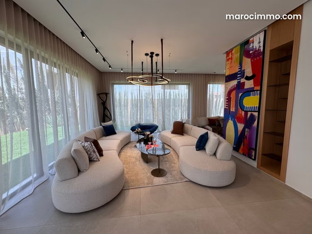 Magnifique villa à vendre à Route de Tahanaout. 7 grandes pièces — 3