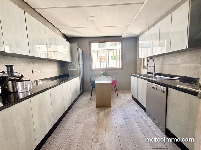 For Rent RACINE Chic and Very Modern Apartment Refurbished with Noble Materials. 151 m² Surface. With Elevator and Terrace. Centralized CLIM and HEATING — 2