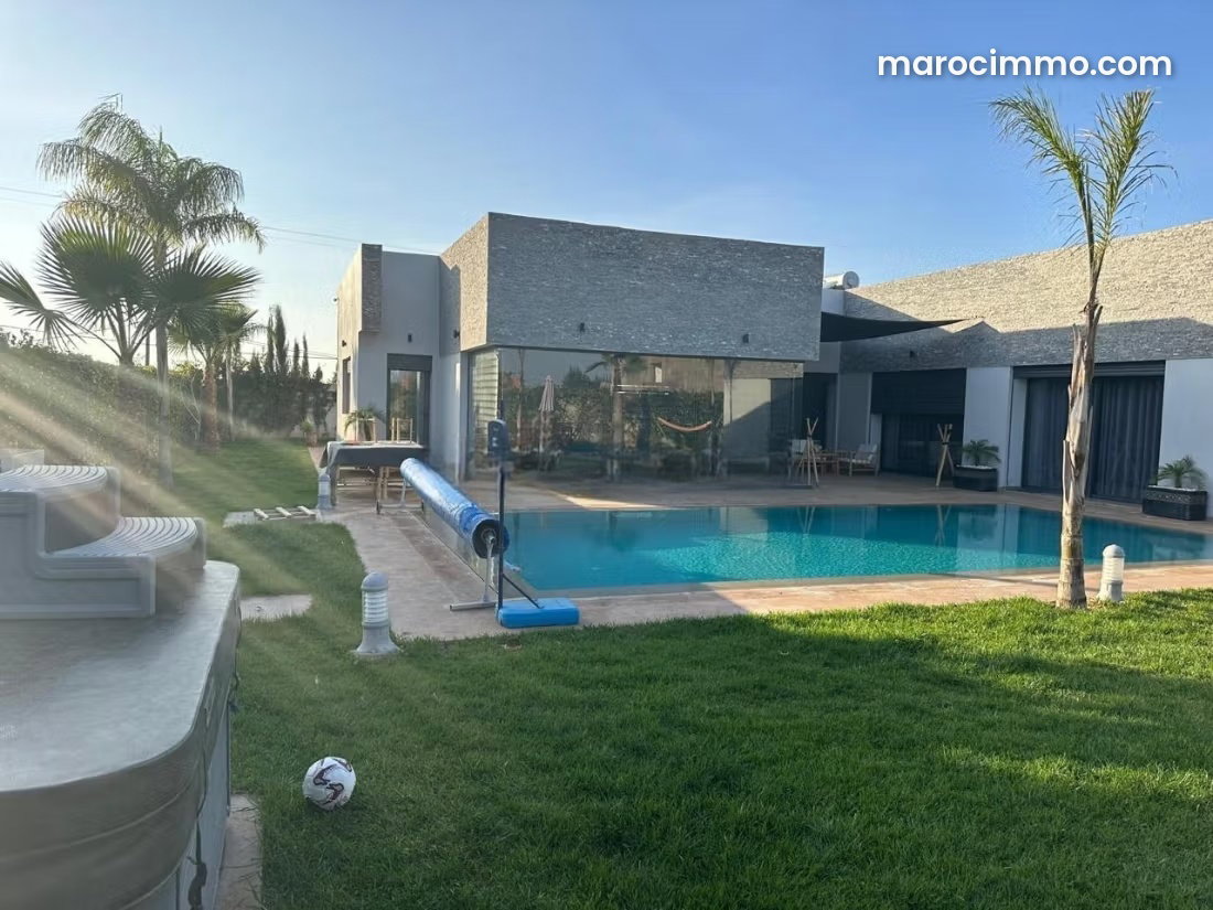Furnished 280 m² villa with swimming pool and 1,000 m² garden, Marrakech — Marrakesh