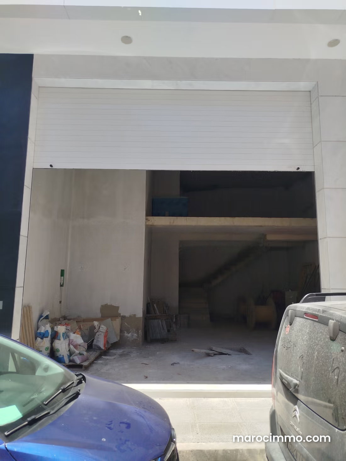 محل تجاري بواجهة شاهقة للإيجار بحي الإداري في طنجة — طنجة