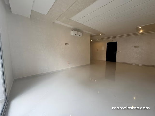 Appart 128m² double façades au Qtier administratif — 2