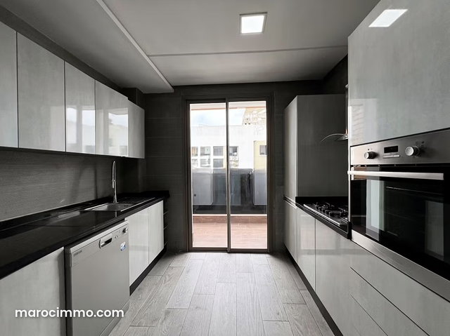 Root, Golden Triangle Apartment for Rent — 5