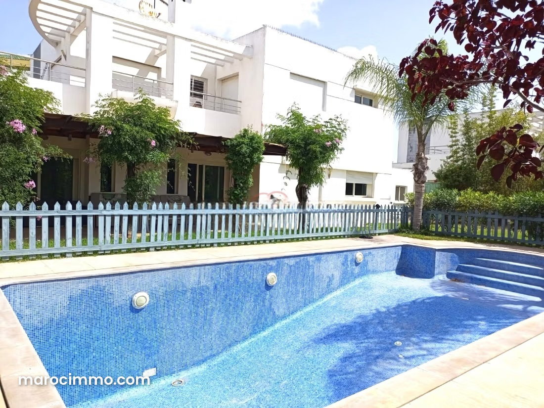 500 m² villa with pool and garden, central Bouskoura — Bouskoura