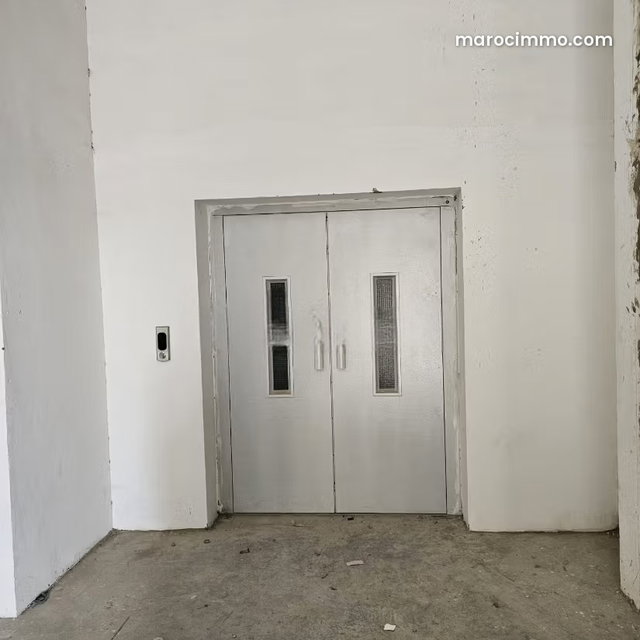 Immeuble industriel en vente à Aïn Sebaâ. Superficie 3000 m² — 5