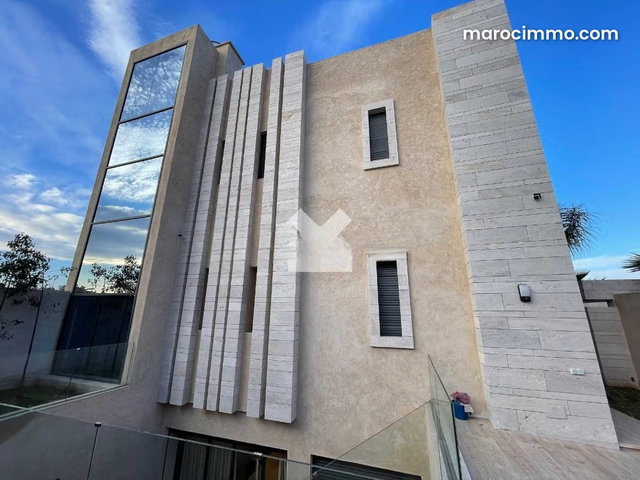 Villa à Vendre de 483.0 m² à Marrakech, Lotissement Les Palmiers — 3