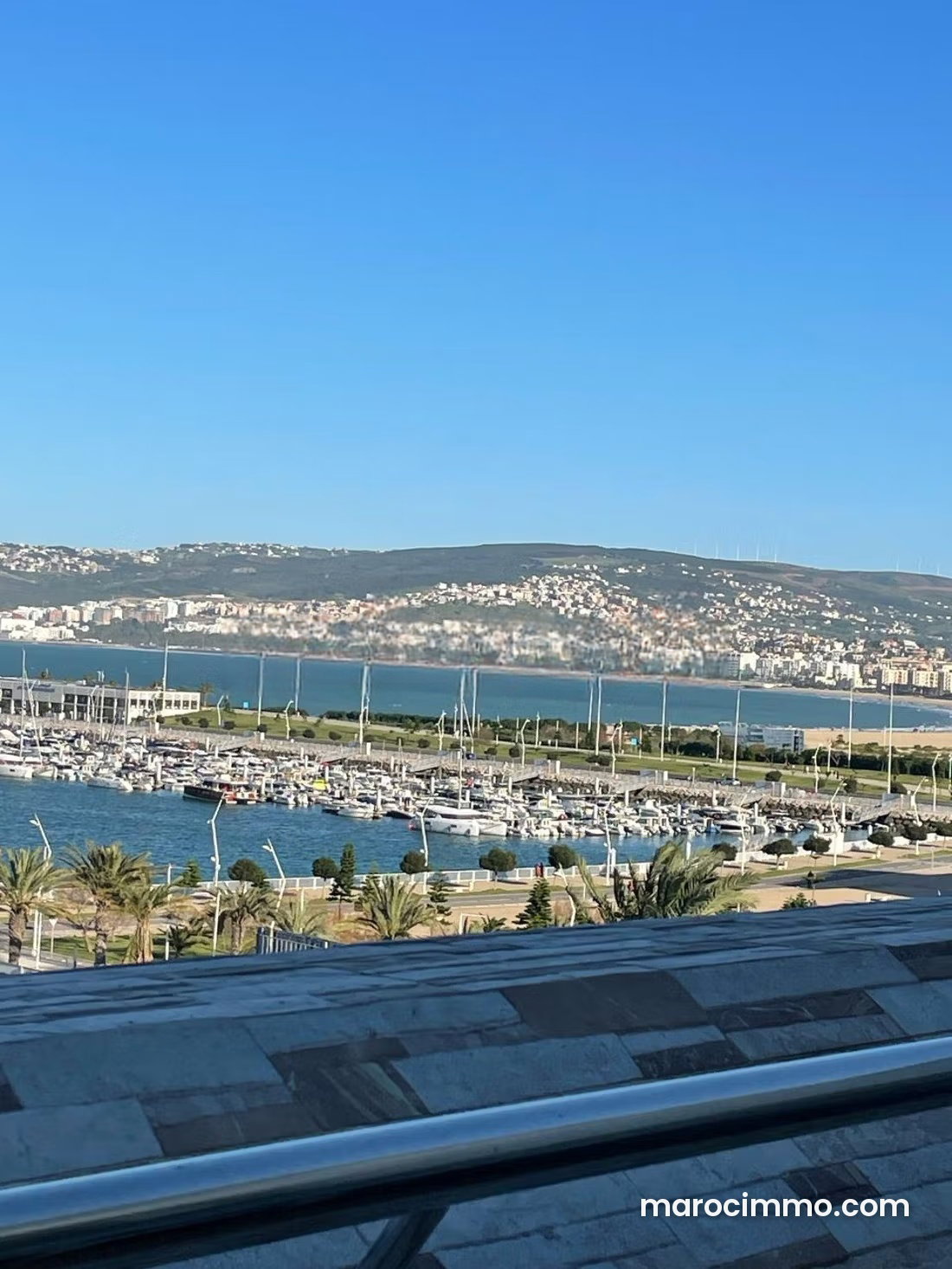 شقة مفروشة بسطح إقامة راقية في مركز طنجة — طنجة
