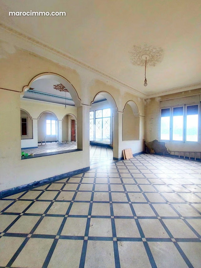 Villa à Vendre de 1008.0 m² à Casablanca, Habbous — 2