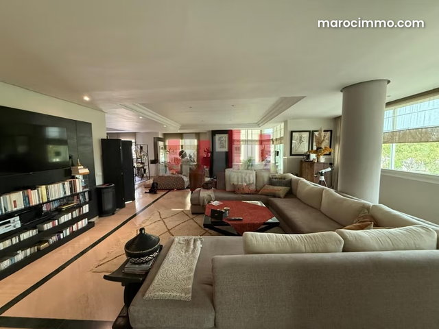 Très bel appartement en location à Racine. Surface totale 240 m². Meublé — 5