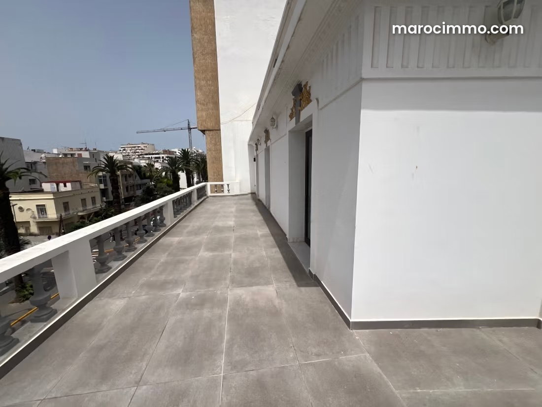 700 m² Office for Lease in Gauthier, Casablanca, Fully Fitted — Casablanca