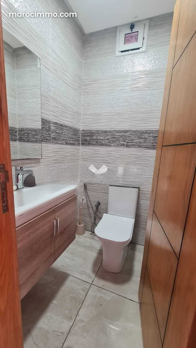 Bureau à Louer de 135.0 m² à Casablanca, Mers Sultan — 2