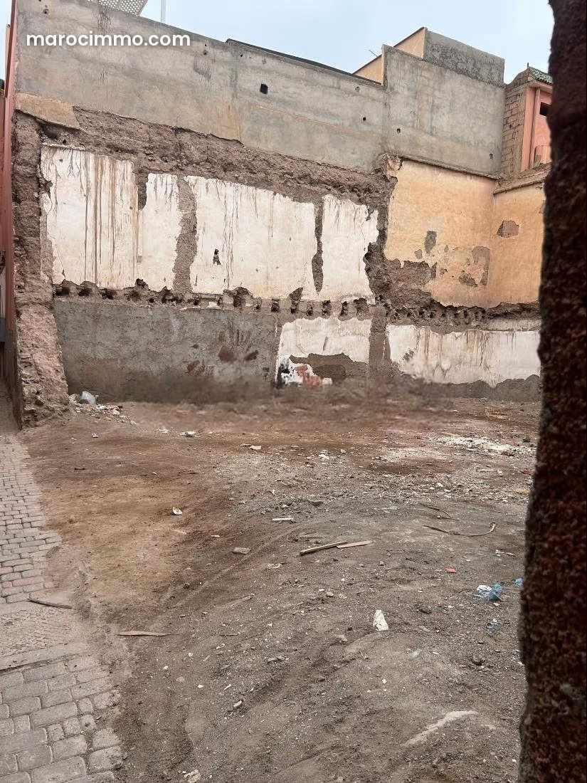 قطعة أرض بثلاث واجهات في قلب حي السويل بمراكش — مراكش