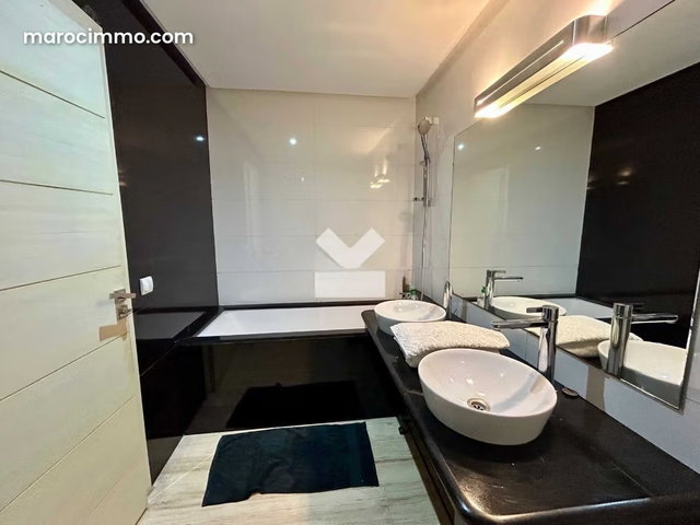 Appartement à Vendre de 162.0 m² à Casablanca, Maarif Extension — 2