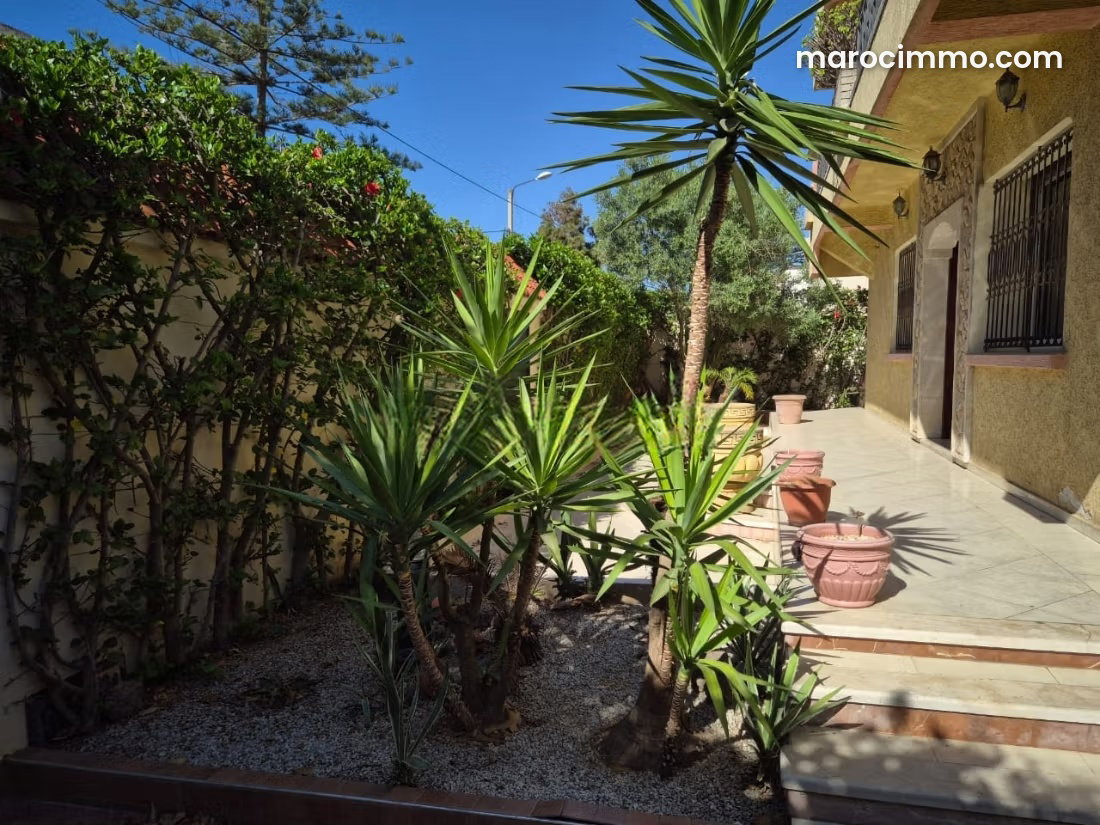 570 m² Villa with 4 Bedrooms for Sale in Mohammedia Town Centre — Mohammedia