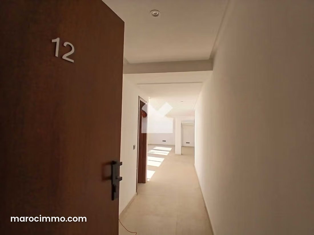 88 m² Office with Elevator and Garage in Oulfa, Casablanca — Casablanca