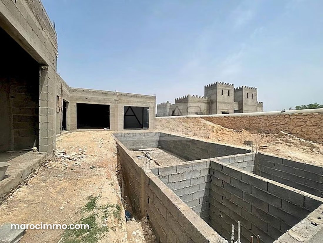 فيلا بمسبح وحديقة للبيع بضواحي الصويرة — الصويرة