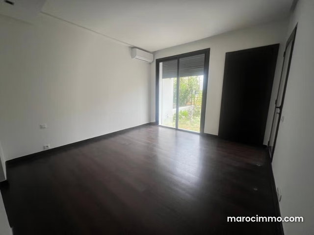 Rez de jardin à louer à Bouskoura — 4