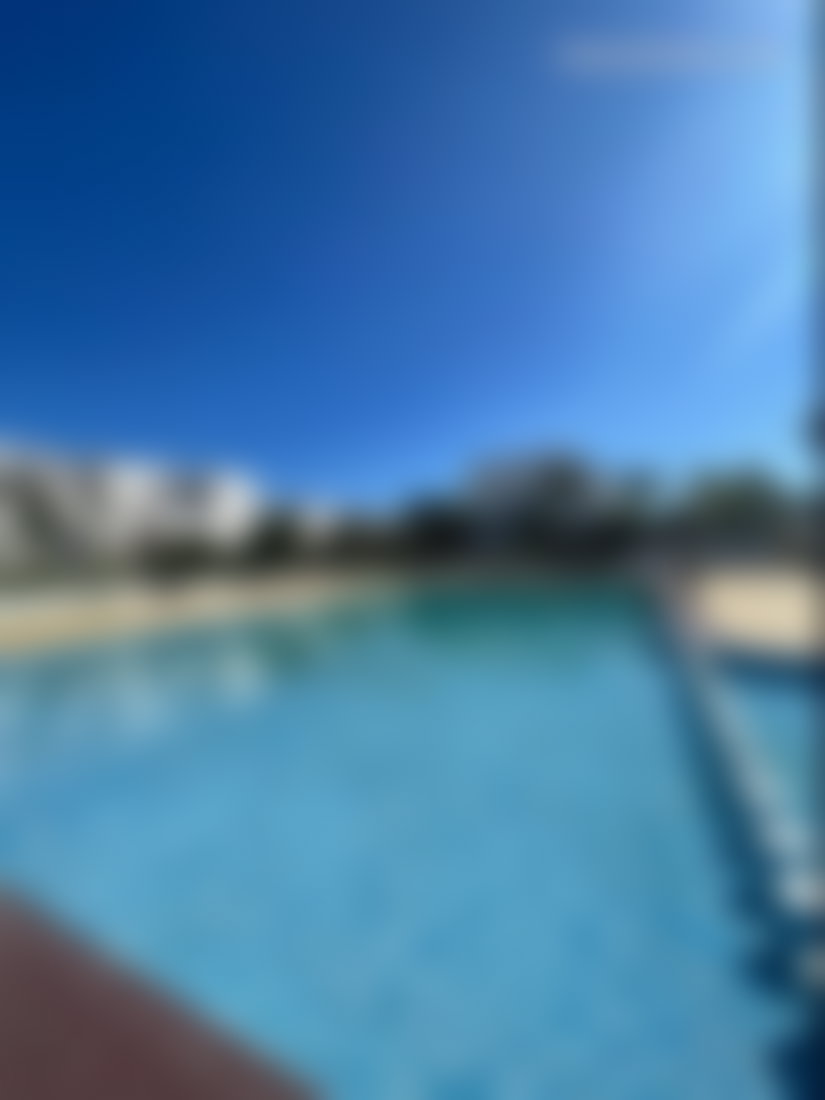 فيلا راقية بإطلالة بحرية ومسبح خاص للبيع في الفنيدق