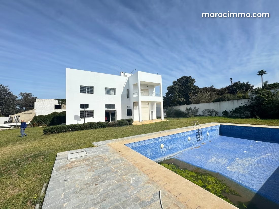 Villa 700 m² sur 3000 m² de terrain, Andalousse, Temara — Temara