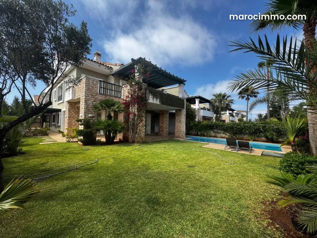 Villa 740 m² avec piscine et jardin à louer, Dar Bouazza — Dar Bouazza