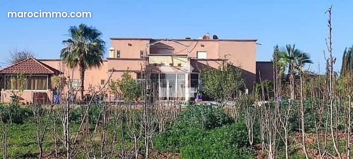 Villa à Vendre de 10732.0 m² à Marrakech, Route De Ouarzazat
