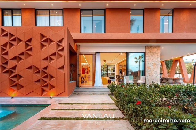 Luxurious Contemporary Villa 10 Minutes from City Center — 4