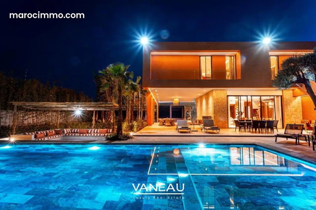 Luxurious Contemporary Villa 10 Minutes from City Center — 3