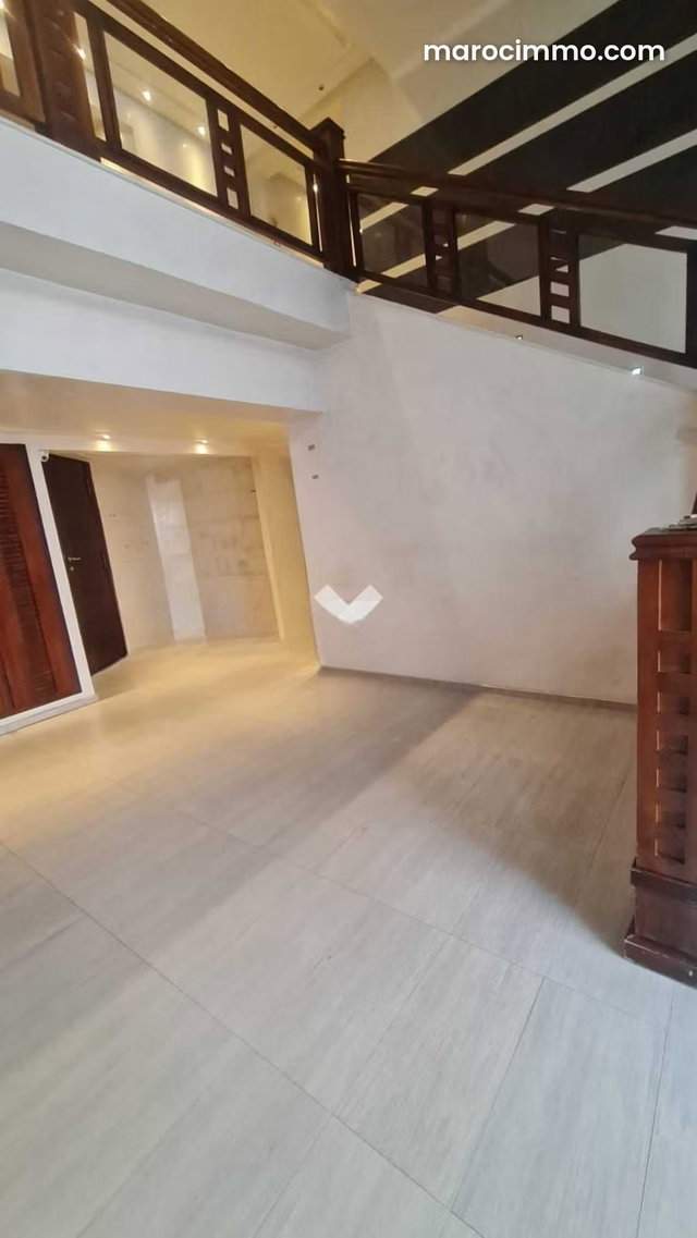 Local commercial à Louer de 295.0 m² à Casablanca, Hopitaux — 2