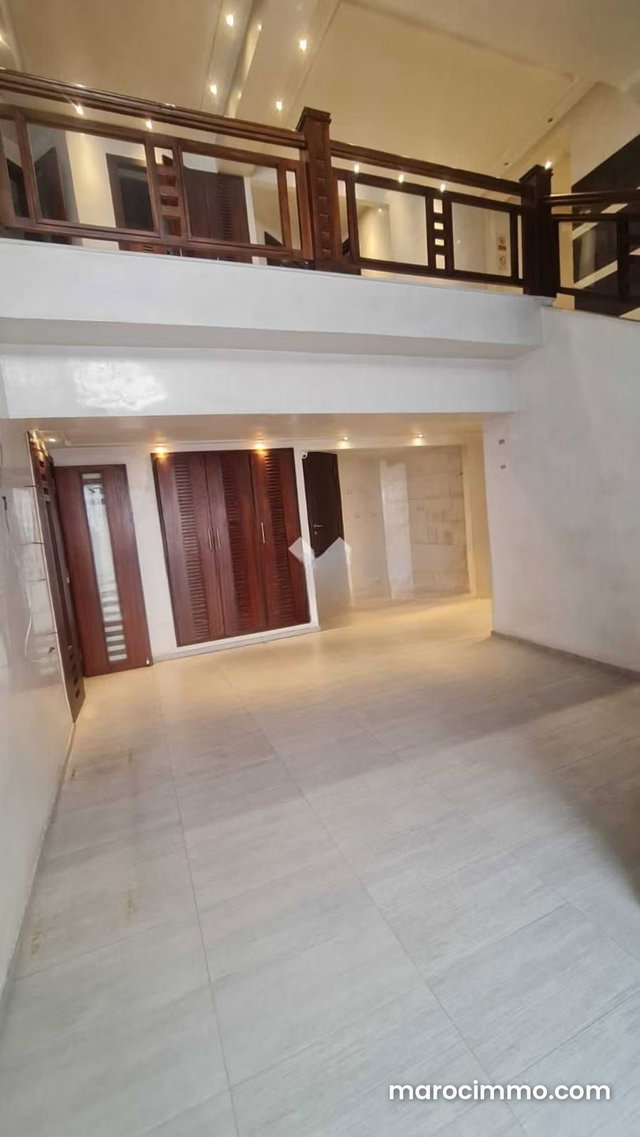 Local commercial à Louer de 295.0 m² à Casablanca, Hopitaux — 4