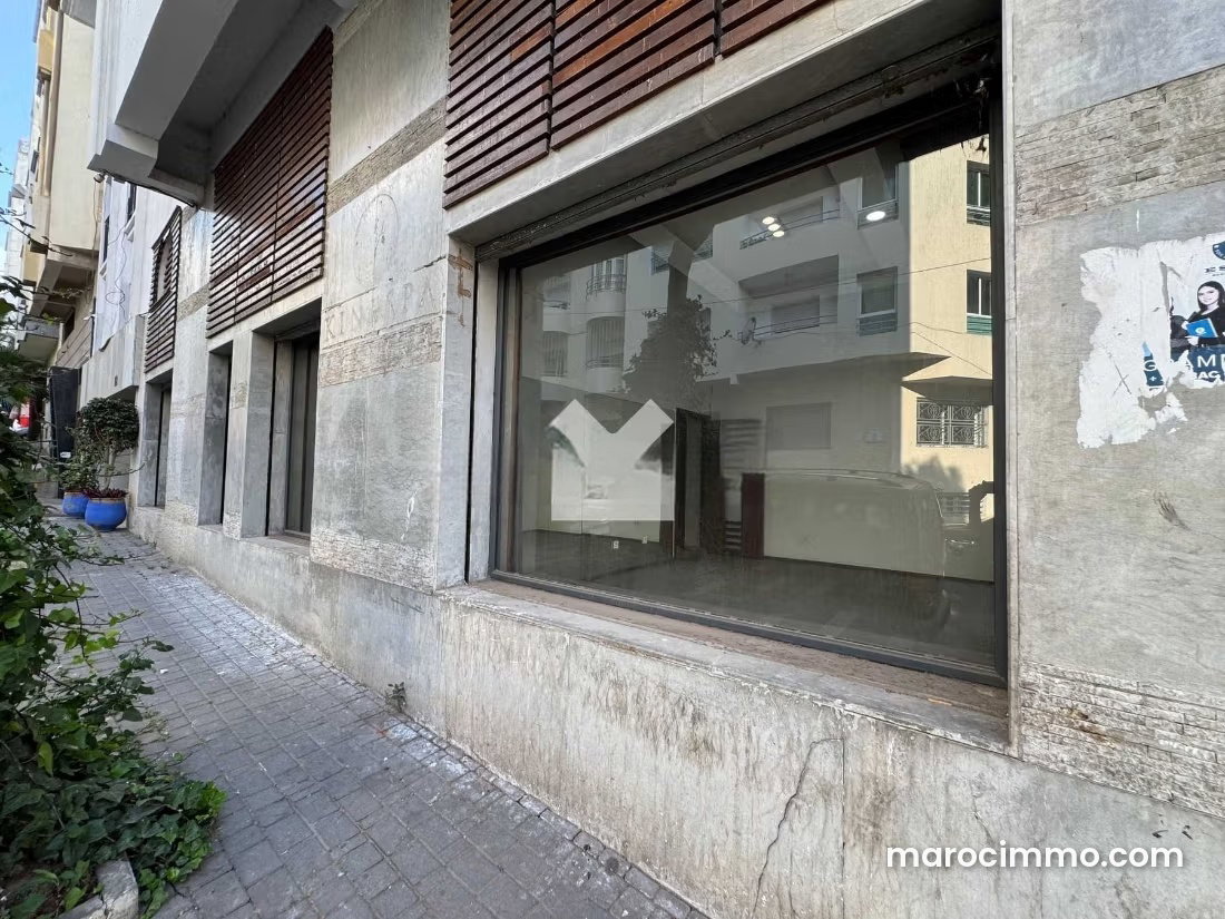 295 m² Commercial Premises with Three Frontages, Hospitals District — Casablanca