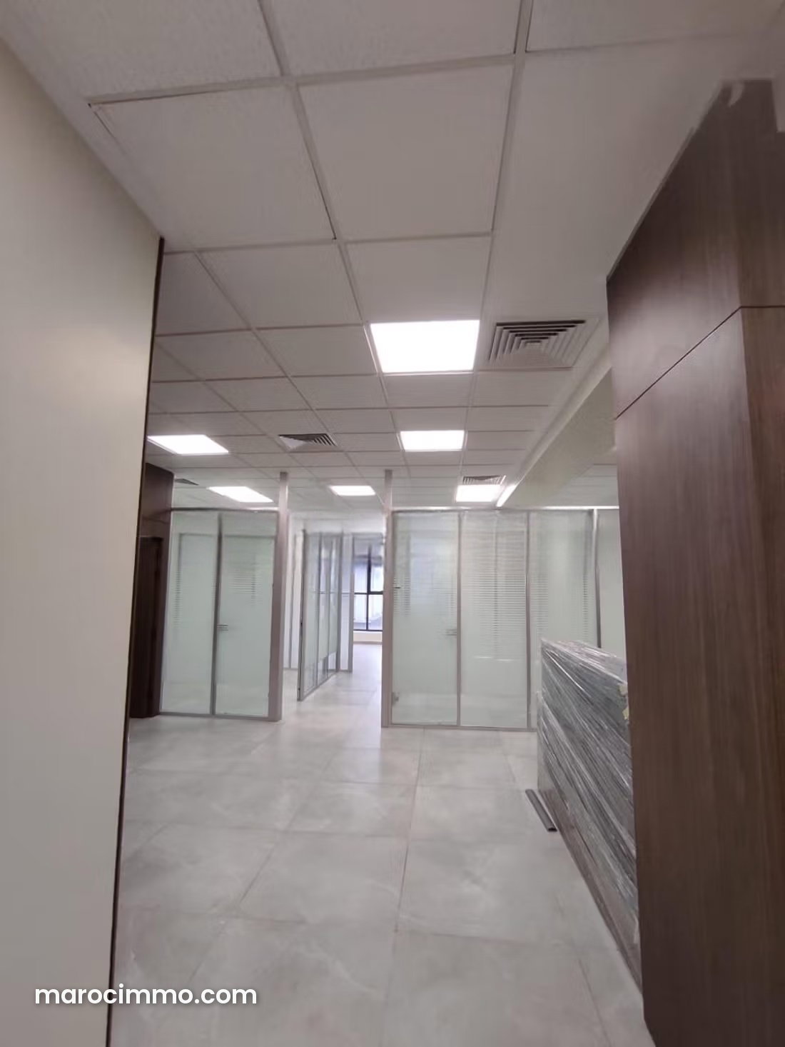 Bureau 93 m² à louer à Sidi Maarouf Casablanca avec parking — Casablanca
