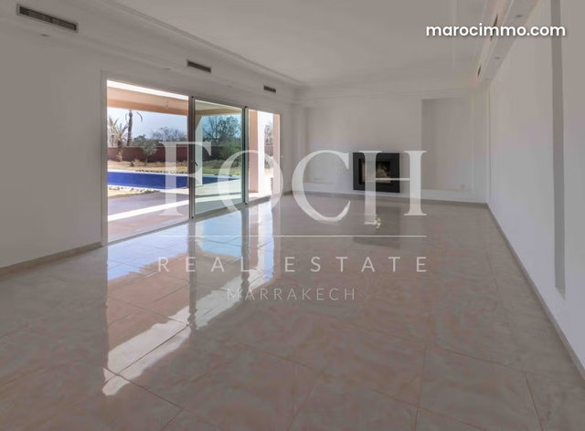 Villa au calme sur un terrain de 3 400 m² — 3