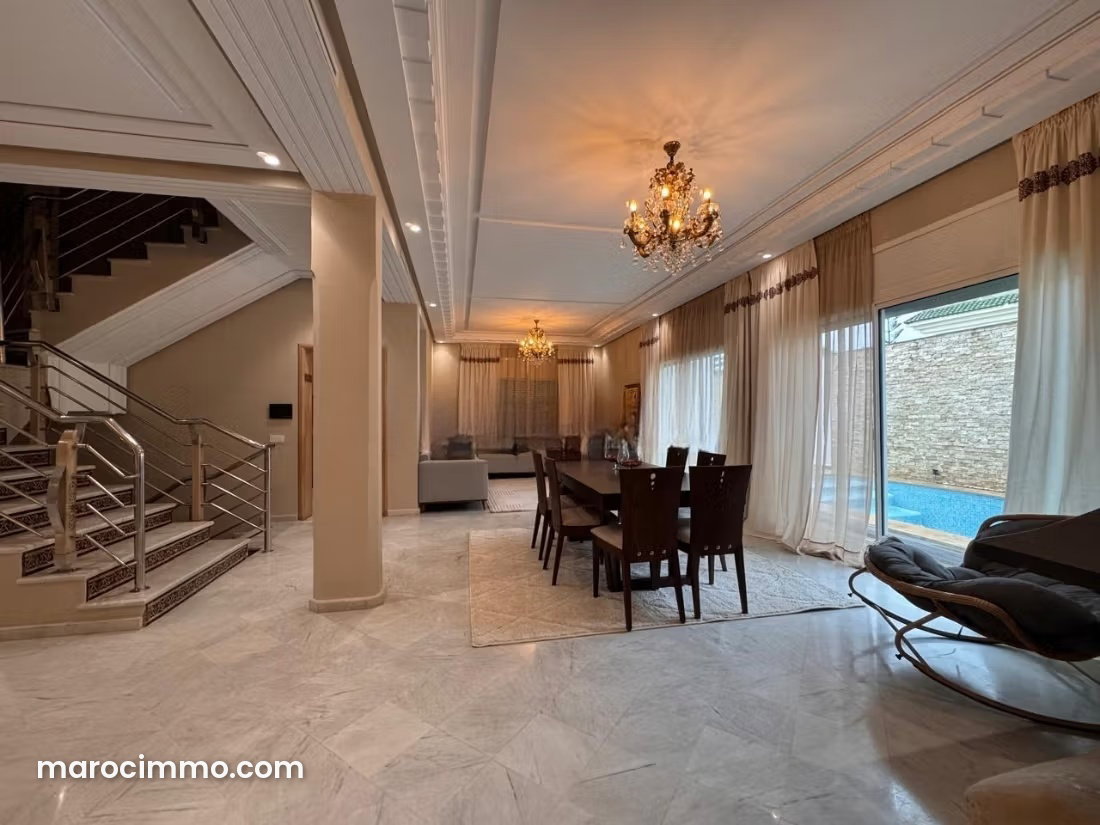 Villa de standing à louer à Riyad, Rabat, piscine et jardin — Rabat