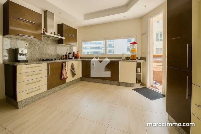 Appartement à Vendre de 205.0 m² à Casablanca, Racine — 4
