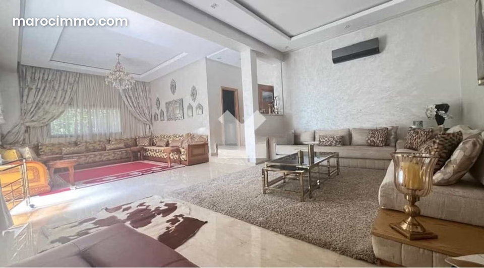 Villa à Vendre de 342.0 m² à Casablanca, Oulfa