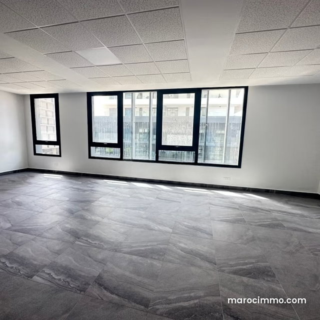 Location de bureau à Casablanca Finance City. Surface totale 73 m². Places de stationnement et jardin — 3