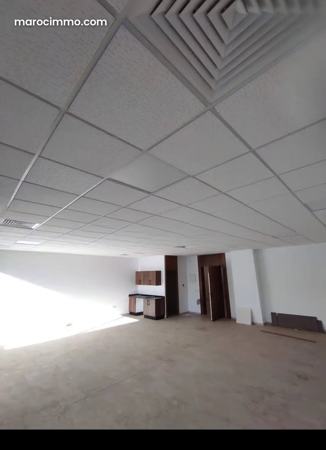 Office in a Strategic Location — 5
