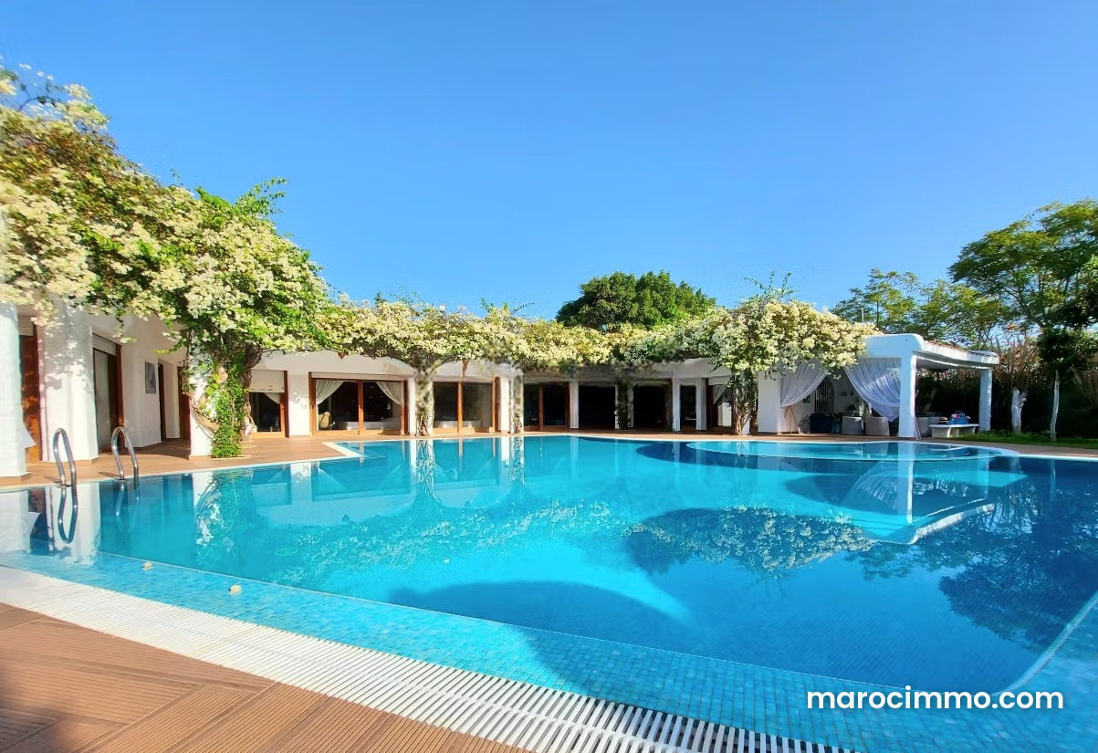 Luxury Villa in a Private 1-Hectare Estate in Central Bouskoura — Bouskoura