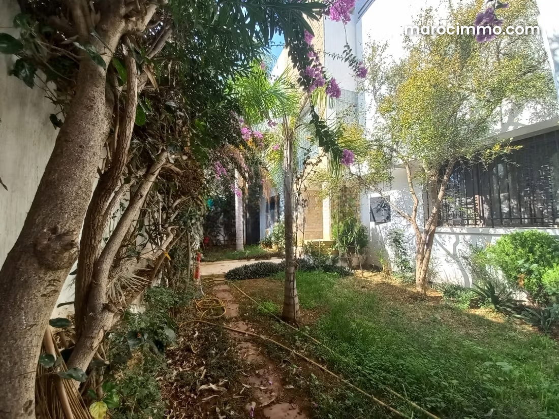 Villa 220 m² avec jardin et terrasse, Harhoura, Temara — Temara