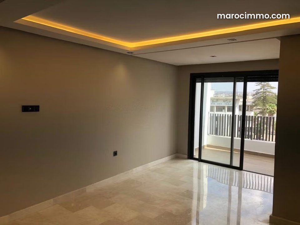 Apartment for Rent in Les Hôpitaux. 48 m². Elevator and Parking Spaces