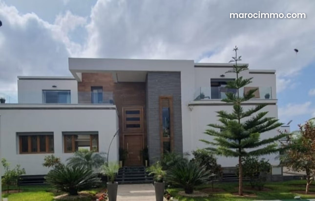 770 m² Villa with Pool and Garden, Souissi, Rabat — Rabat