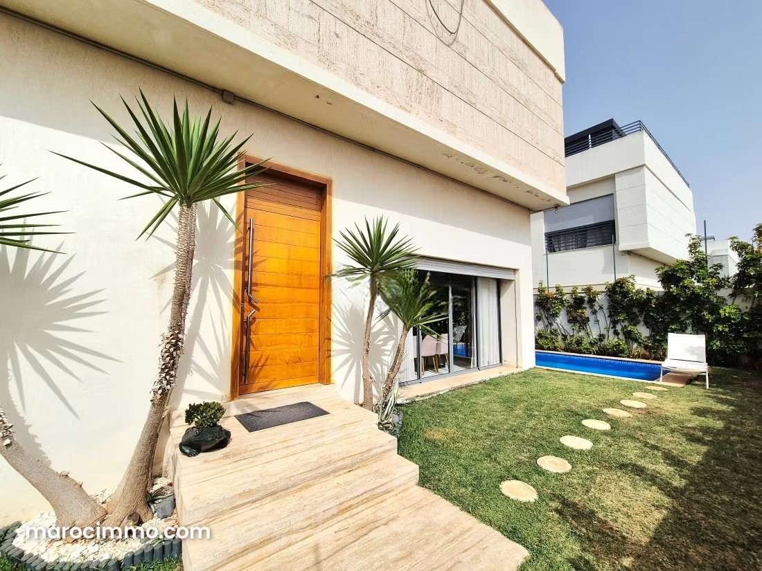 380 sqm Villa with Swimming Pool and Three-Sided Exposure in Dar Bouazza — Dar Bouazza
