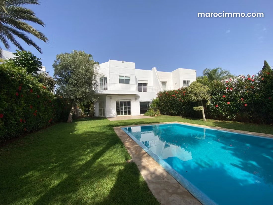 Villa à louer à Californie, Casablanca, jardin et piscine — Casablanca