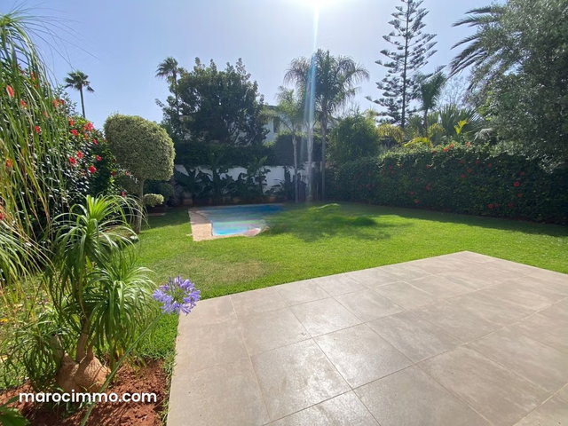 Villa t4 3ch. Vide de 525m² – piscine — 2